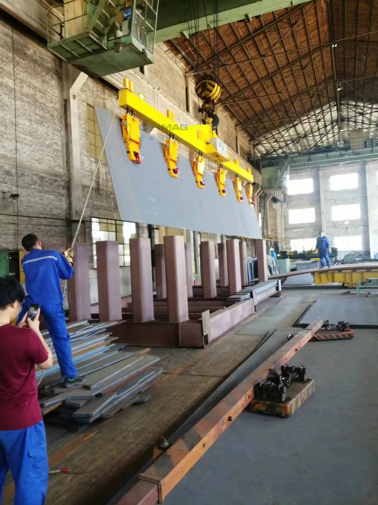 豎著吊鋼板，側(cè)吊鋼板，千豪電永磁吊具